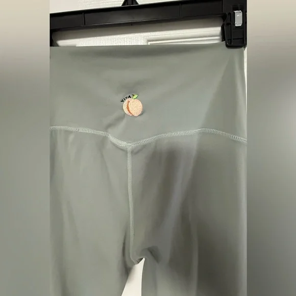 Two-Piece Gray Activewear Set | High-Waisted Leggings & Sports Bra like new - Picture 6 of 14